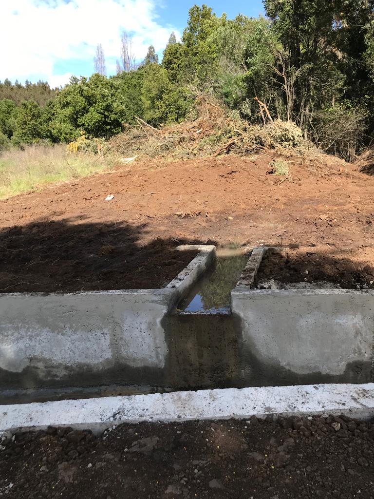 Destacamos el proyecto de revestimiento de 365 metros del canal derivado Itraque Sur, perteneciente a la Asociación de Canalistas del Canal Biobío Sur en la comuna de #Angol. La obra, bonificada por la #LeyDeRiego, fue recepcionada conforme por profesional de la DOH 💧