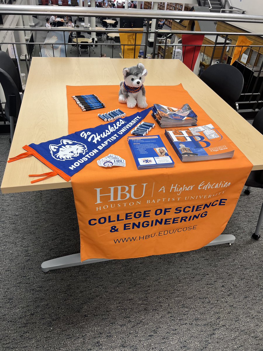 HCUEngineering's tweet image. We had a great time visiting future huskies from Memorial High School! 😁🎊