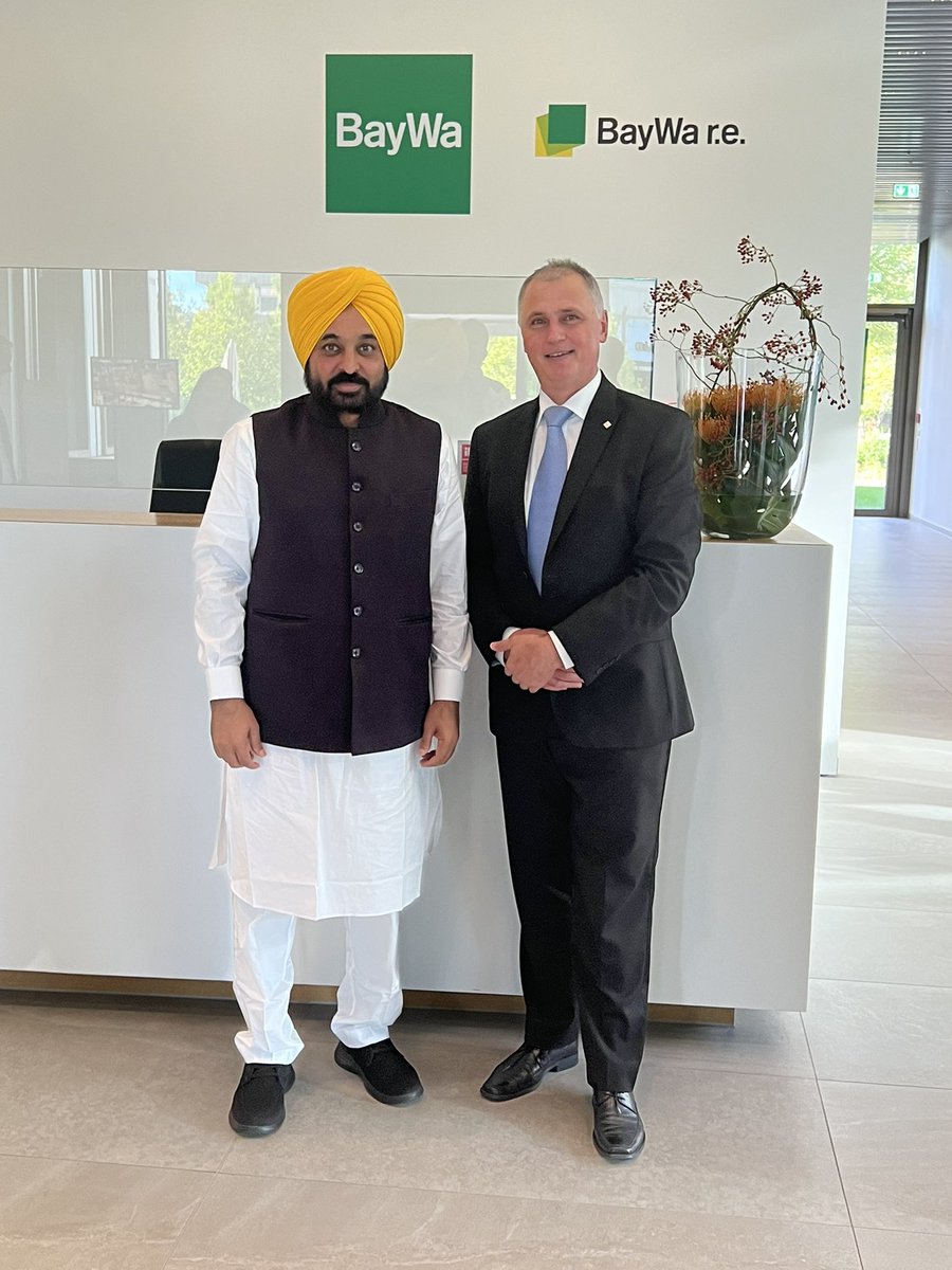 BhagwantMann's tweet image. ਖੇਤੀ ਅਤੇ ਜ਼ਮੀਨੀ ਪਾਣੀਆਂ ਨਾਲ ਸੰਬੰਧਤ ਦੁਨੀਆਂ ਦੀ ਮੰਨੀ ਪ੍ਰਮੰਨੀ ਜਰਮਨ ਕੰਪਨੀ BayWa ਦੇ CEO Mr Marcus Pollinger , CEO of Vista Mrs Dr Heike Bach and Senior Consultant Smart Farming Mr Josef Thoma ਦੀ ਪੂਰੀ ਟੀਮ ਨਾਲ ਪੰਜਾਬ ਦੀ ਖੇਤੀ ਨਾਲ ਜੁੜੇ ਮਸਲਿਆਂ ਬਾਰੇ detail discussion ਹੋਈ..