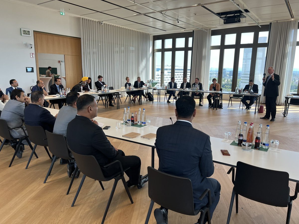 BhagwantMann's tweet image. ਖੇਤੀ ਅਤੇ ਜ਼ਮੀਨੀ ਪਾਣੀਆਂ ਨਾਲ ਸੰਬੰਧਤ ਦੁਨੀਆਂ ਦੀ ਮੰਨੀ ਪ੍ਰਮੰਨੀ ਜਰਮਨ ਕੰਪਨੀ BayWa ਦੇ CEO Mr Marcus Pollinger , CEO of Vista Mrs Dr Heike Bach and Senior Consultant Smart Farming Mr Josef Thoma ਦੀ ਪੂਰੀ ਟੀਮ ਨਾਲ ਪੰਜਾਬ ਦੀ ਖੇਤੀ ਨਾਲ ਜੁੜੇ ਮਸਲਿਆਂ ਬਾਰੇ detail discussion ਹੋਈ..