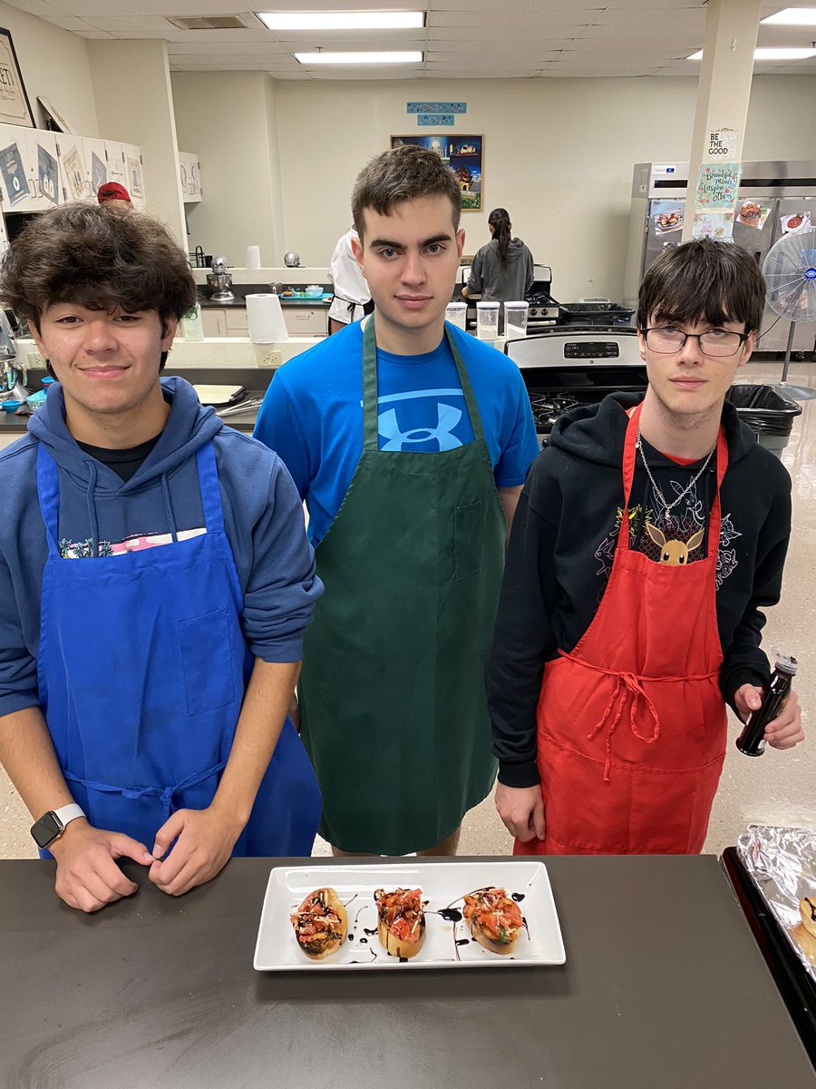 LHS210Wilcoxen's tweet photo. Bruschetta in Culinary ๐
๐ฅ๐ง#wearelemont #appetizerunit https://t.co/0A54j4I8Yb