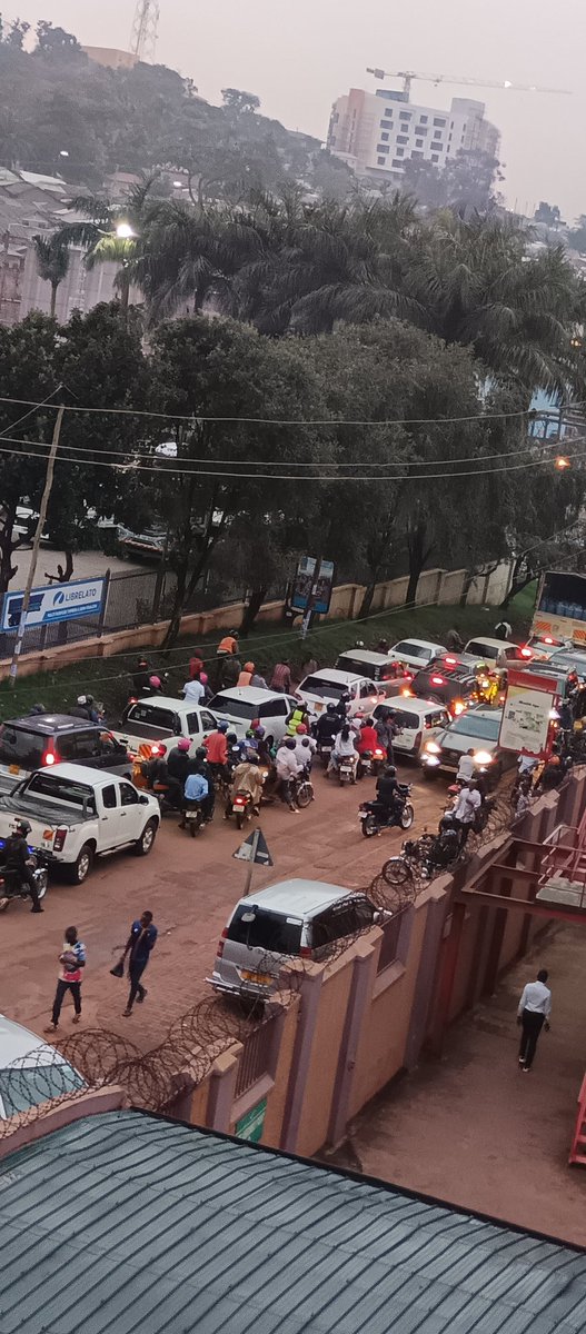 RitahKemigisa's tweet photo. Avoid industrial area 8th street ..... The cars ain't moving at all
#streetupdate https://t.co/RPEXsycnZJ