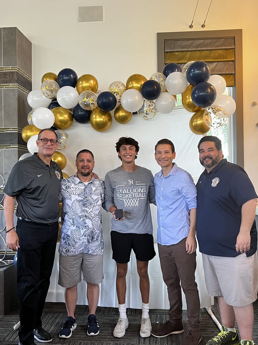 sjhhsbasketball's tweet photo. #Rings #Celebration @sjhhsbasketball #2022 #CIFSS #Div2A #CHAMPIONS ๐๐จ๐ฅ More Photos! https://t.co/HeNZcDEu5A