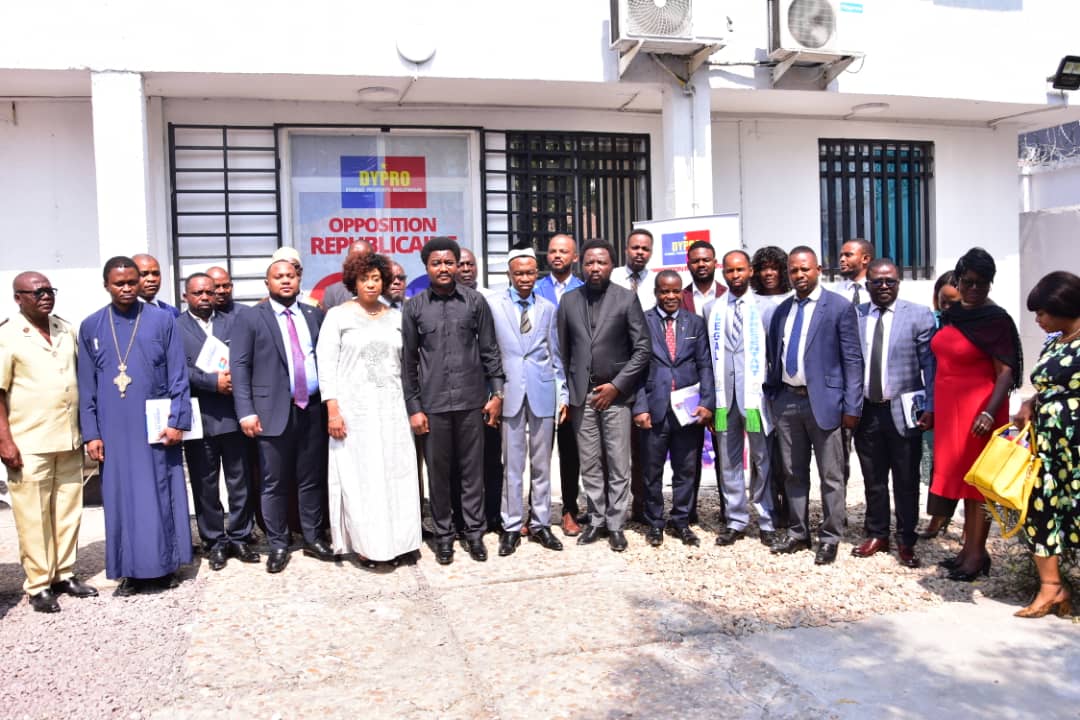 Processus électoral en RDC. Les confessions religieuses chez Me <a href="/ConstantMutamba/">Constant Mutamba</a>. "Nous sommes venus rencontrer toute l'équipe de DYPRO", dit lieutenant-colonel Isaïe Ntembi, représentant de l'armée du salut à la CIME. "Nous avons échangé avec notamment sur les élections à venir"