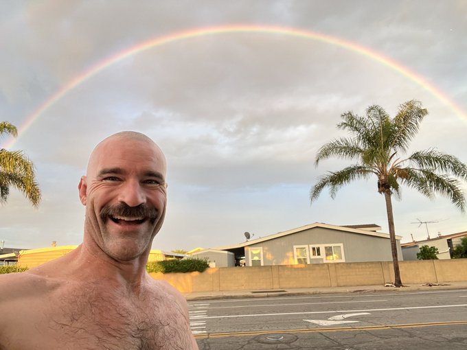 Best rainbow 🌈 I&rsquo;ve ever seen. 👏 https://t.co/SK6cMCEC7T<a href="/tag/studshit"class="tags"><span>#studshit</span></a>