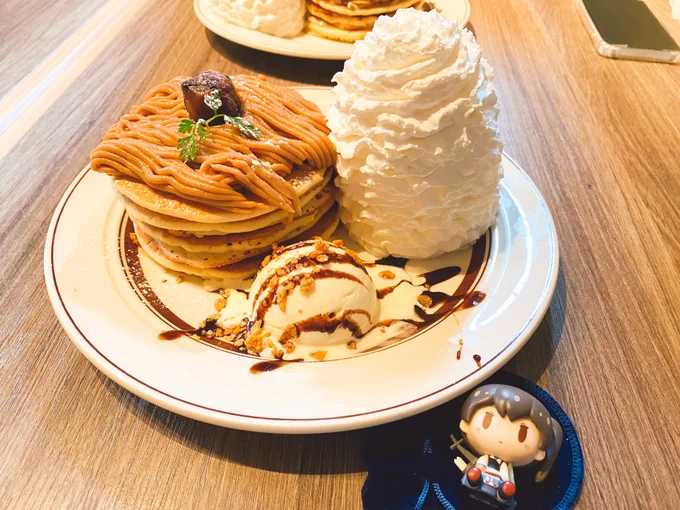 モンブランのパンケーキ大ボリュームで美味しいね加賀さん 