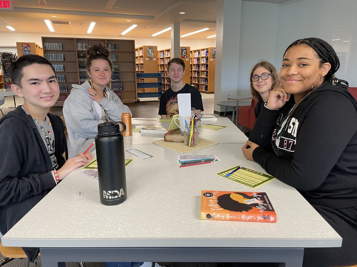 brewsterschools's tweet photo. Read, Relax, Repeat! BHS Students talk books-Coffee House style-catering by #HandyPaws #BHSreads https://t.co/1DaipwnOaE