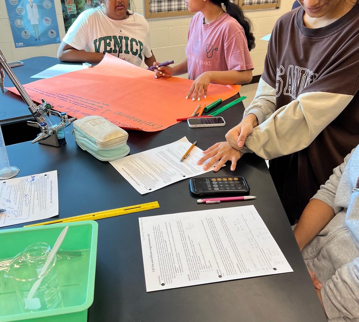 TFY77's tweet photo. AP Bio determining if cell size makes a difference in diffusion. Determining their own procedures, making a claim, citing their evidence, and reasoning why their evidence proves their claim is correct!
#apbiology #claimevidencereasoning #reallifeapplication #handsonlearning https://t.co/9MGQjDRMOd