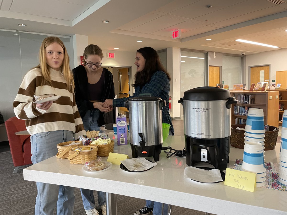 brewsterschools's tweet photo. Read, Relax, Repeat! BHS Students talk books-Coffee House style-catering by #HandyPaws #BHSreads https://t.co/1DaipwnOaE