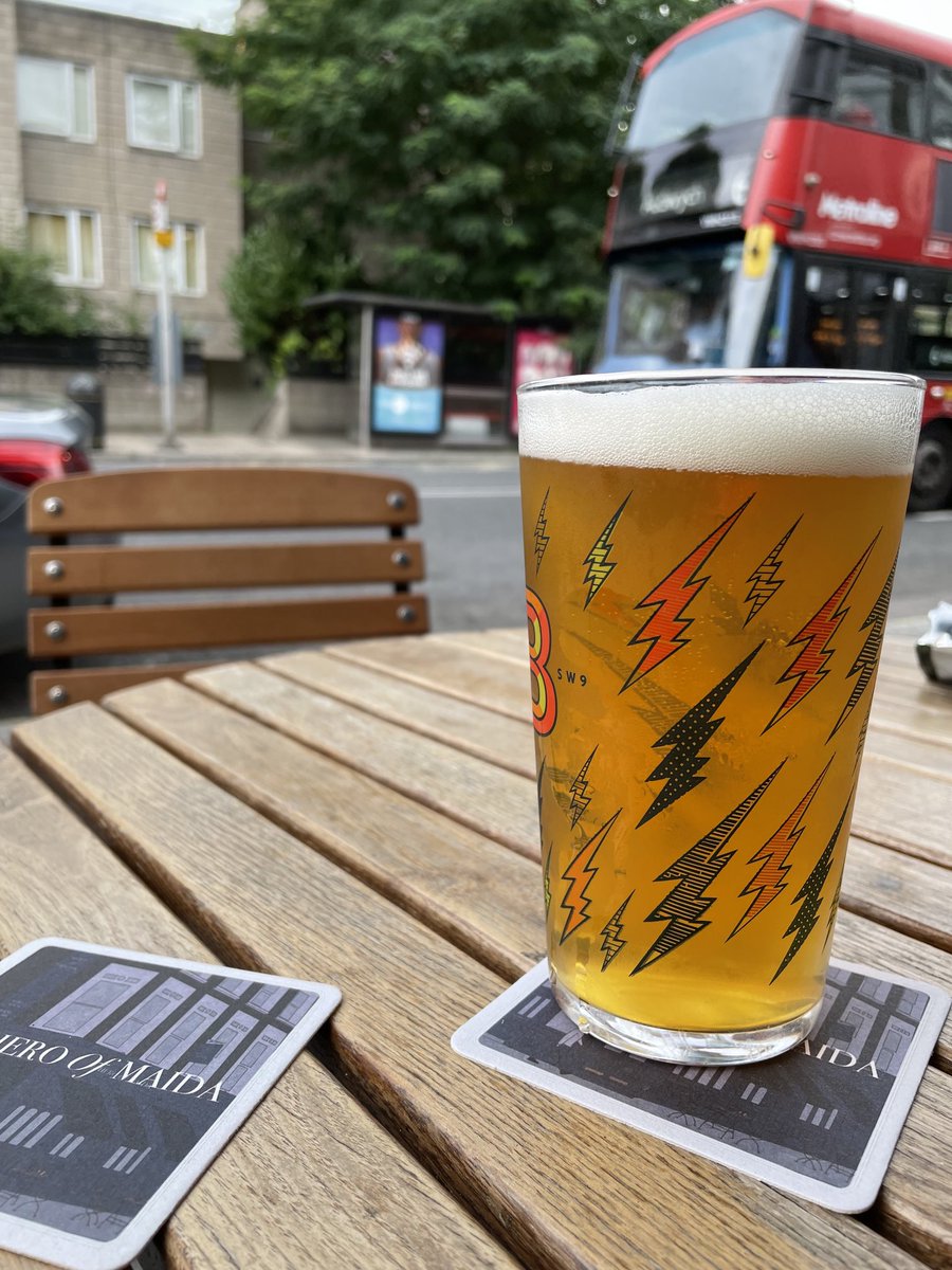 DigiGav's tweet photo. I love walking all over a city then having a quiet pint. London weather has been magnificent too. Cheers. https://t.co/1Gz59GmhO4