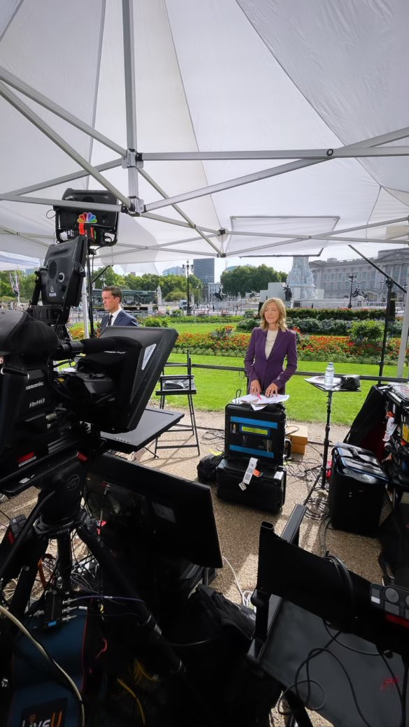 Coming up at 1pm ET with @ChrisJansing on @MSNBC live from London:   @KeirSimmons @TimEwart5 @Eugene_Robinson @ryanjreilly @alivitali @BarbMcQuade @MeaganNBC @SpencerGuard @jwpetersNYT @TheRoyalExpert @DarrenMcGrady