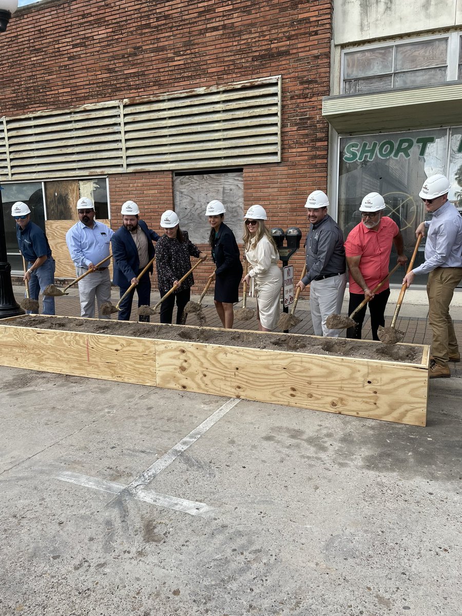 ChanesRogelio's tweet photo. “El Nido” Groundbreaking. @BTxRGV Communications &amp; Marketing Department Building. #BrownsvilleTX #RGV https://t.co/ILMavHq115
