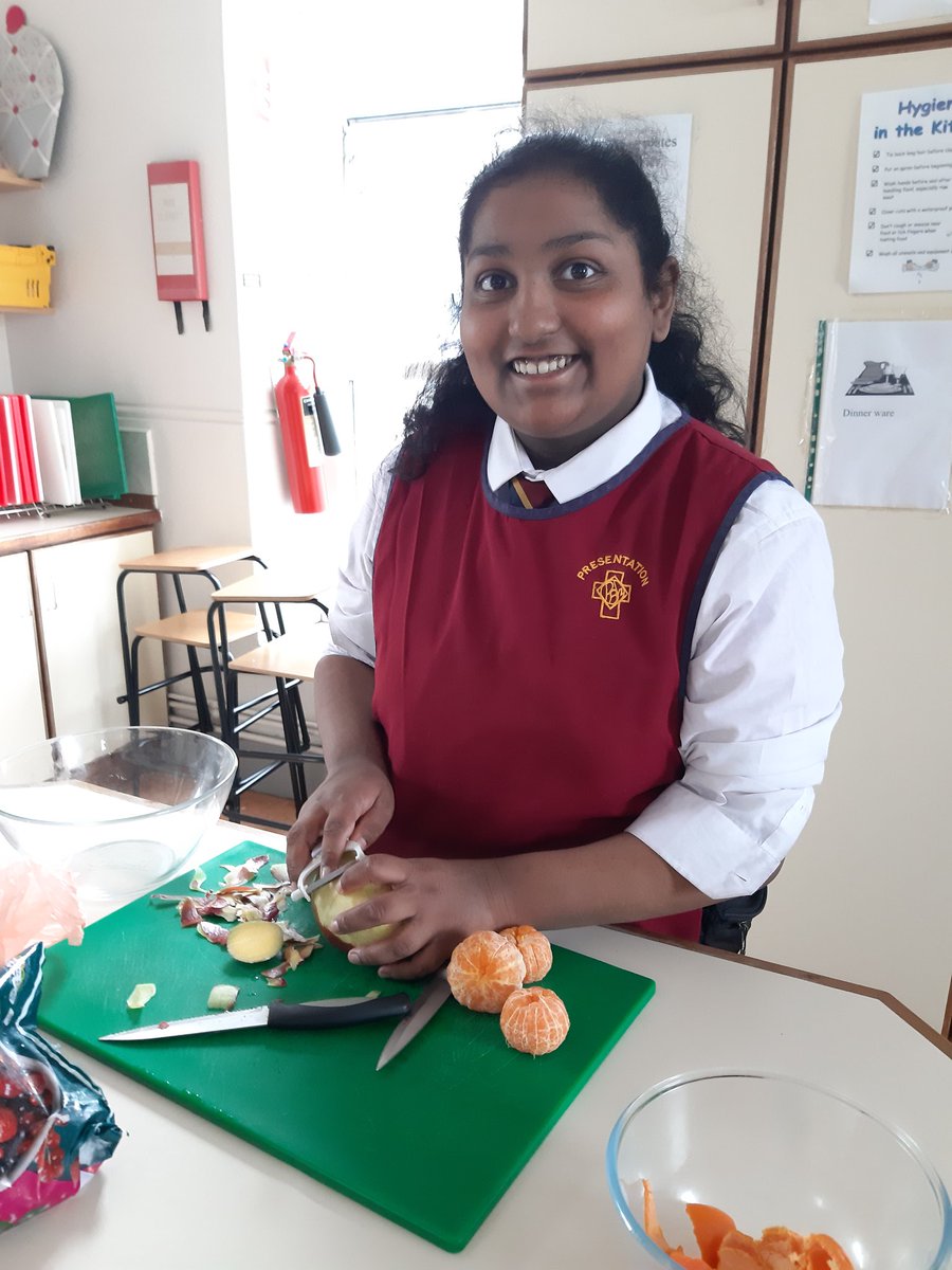 MetaFitzsimons's tweet photo. @colnanonagle @jctHomeEc 
Class Willow enjoying making smoothies and fruit skewers.
#funwithfruit #healthy #skillsforlife https://t.co/3xFcsvgVoq