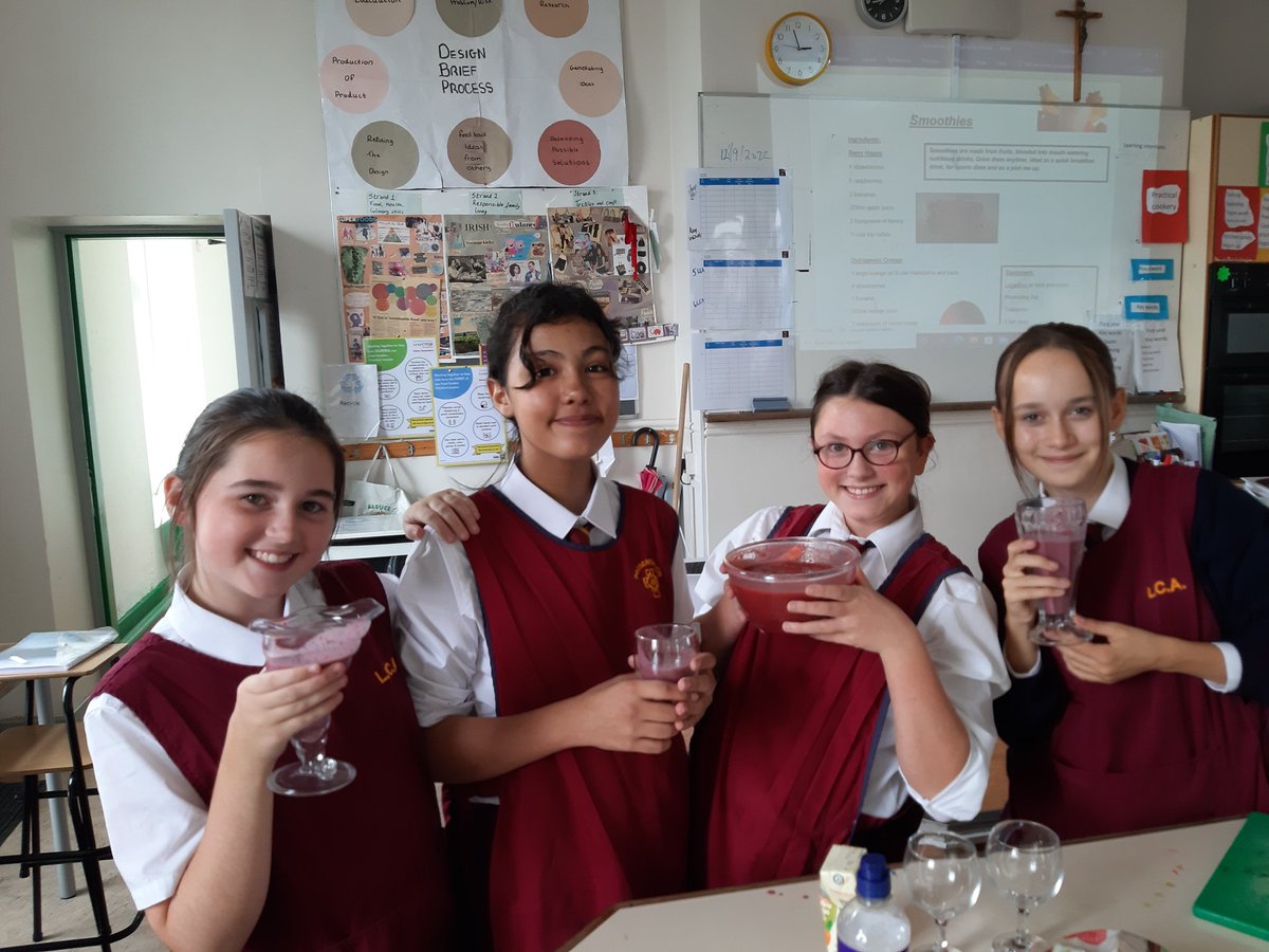 MetaFitzsimons's tweet photo. @colnanonagle @jctHomeEc 
Class Willow enjoying making smoothies and fruit skewers.
#funwithfruit #healthy #skillsforlife https://t.co/3xFcsvgVoq