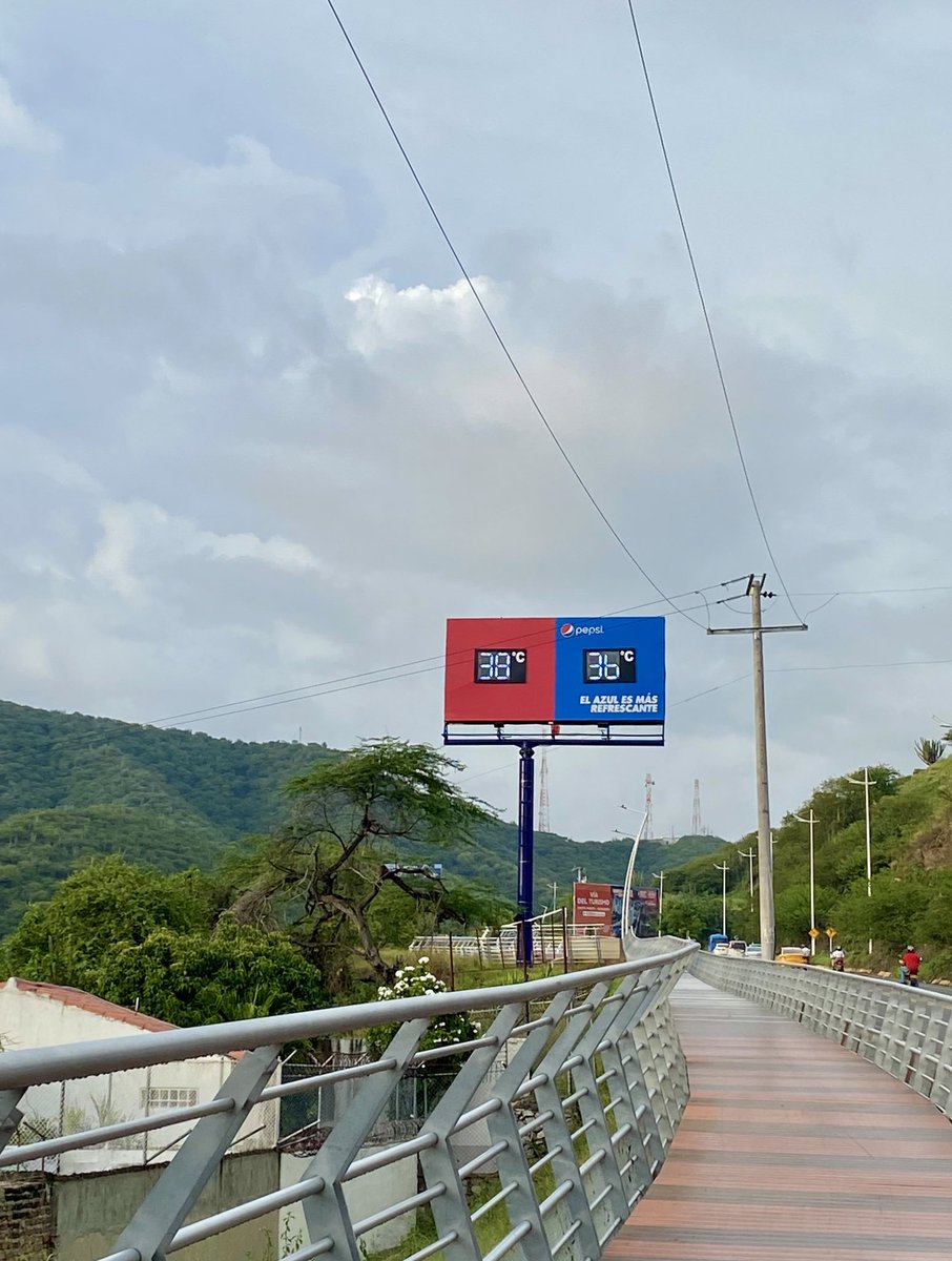 Oigan, ¿Ya vieron la valla de Pepsi que está en Ziruma? La vi y me dio sed de una, denme 10 por favor.