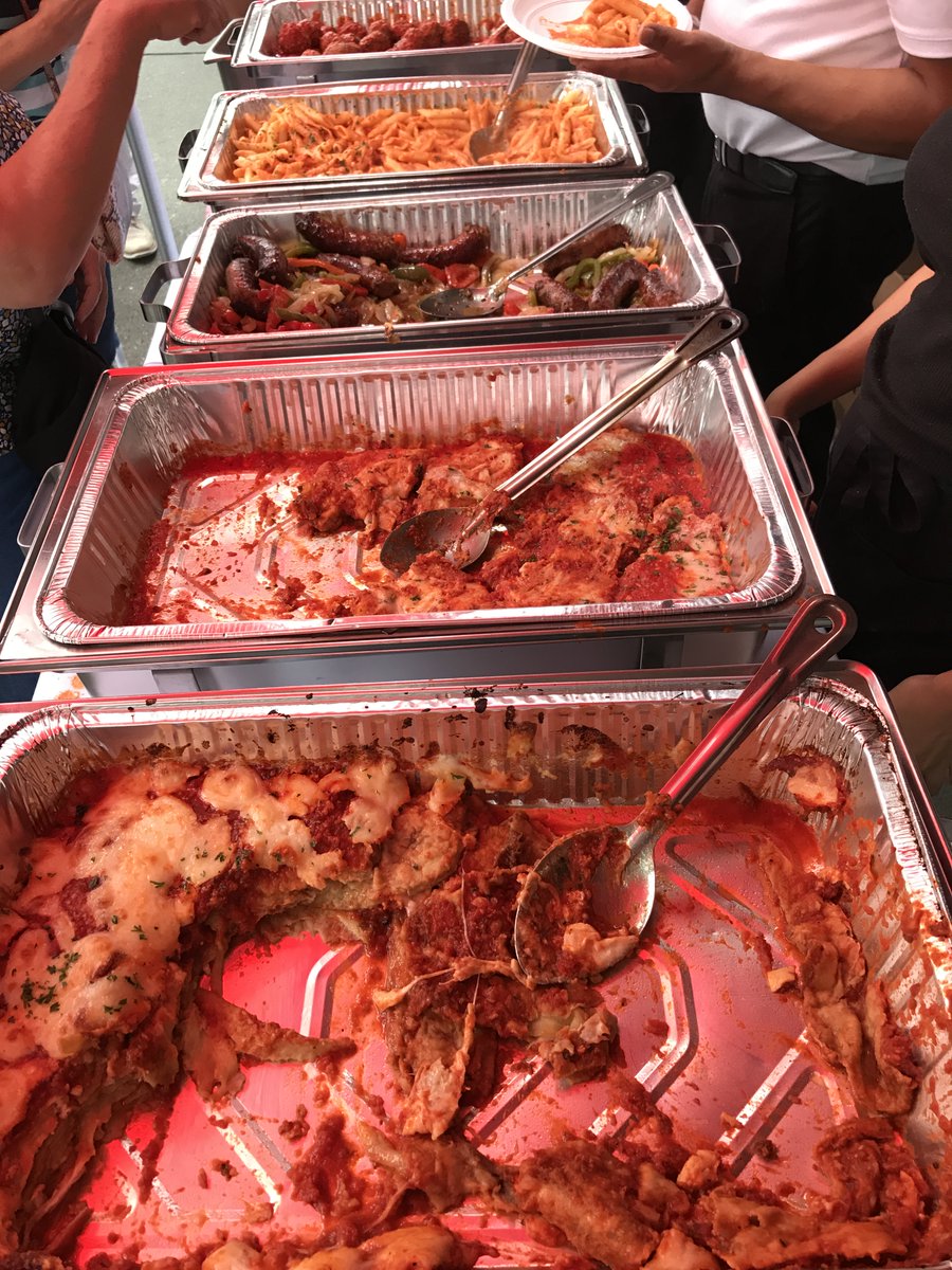 walkingqueens's tweet photo. Congratulations to @ArmondosJHNYC on 50th anniversary, celebrated Sun at  #JacksonHeights block party. 
Jerry Crisci, co-owner w/wife Patti, addressed the crowd... (so did @Dromm25)
Chicken parm, meatballs, penne &amp; more served, along w/wine &amp; @LaGuliPastry treats.
Auguri! 🇮🇹🍝🍷 https://t.co/X8U3CykBzx
