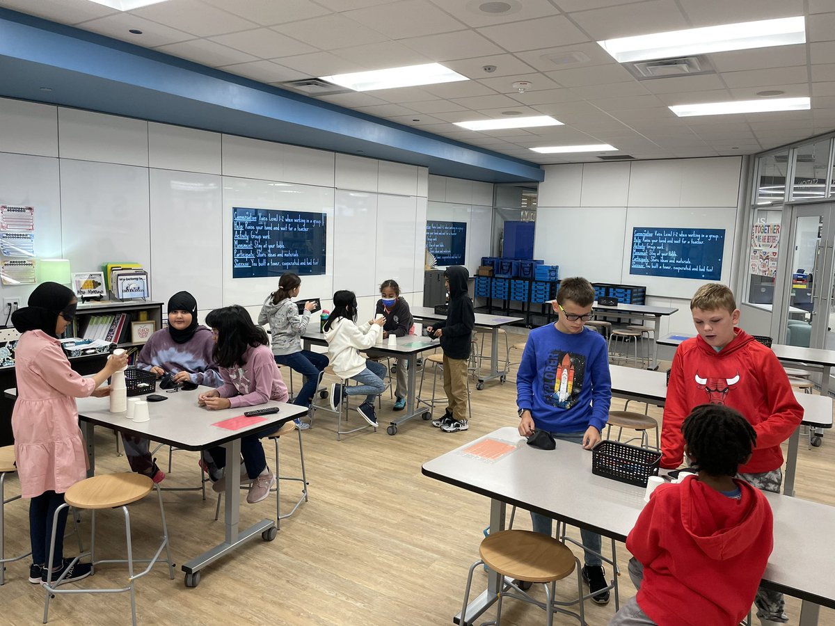 1st STEM challenge of the year: Blindfolded Cupstacking #teamwork #communication @SkokieSD69