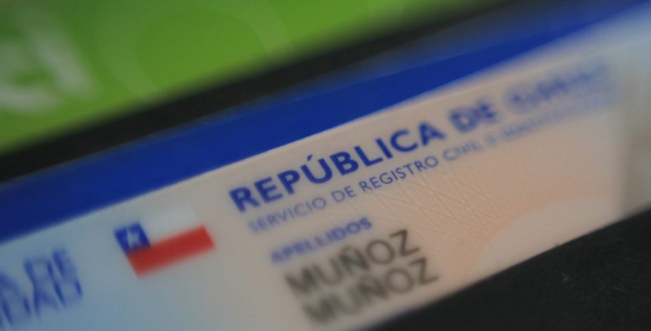 adnradiochile's tweet photo. Así es la nueva opción para renovar cédulas de identidad vencidas sin pedir hora en el Registro Civil https://t.co/DRwIvB7mgT https://t.co/0jq7e8cyee
