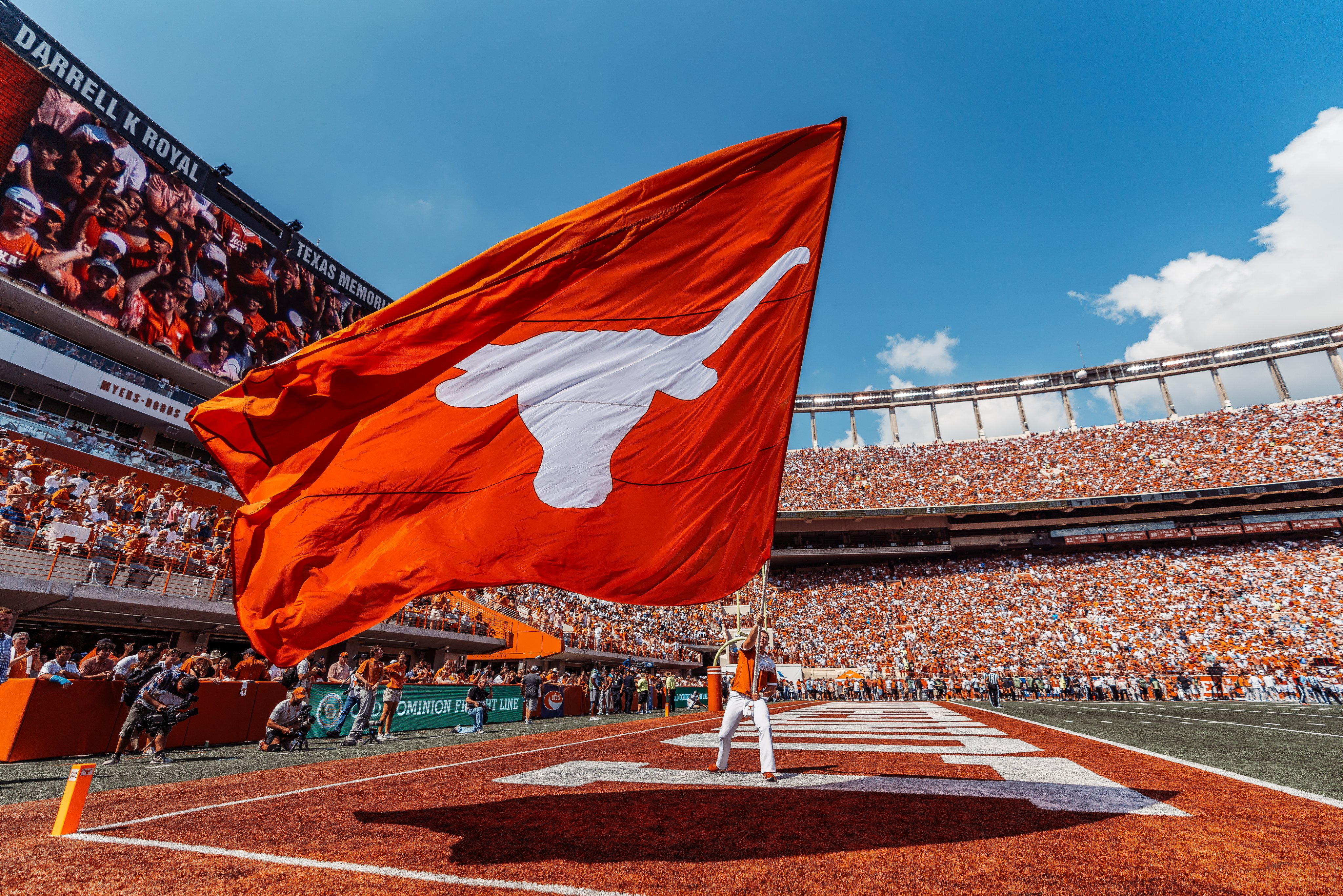 Jogo De Futebol Da Faculdade De Texas Longhorns Imagem Editorial - Imagem  de panorama, bandeira: 35289425