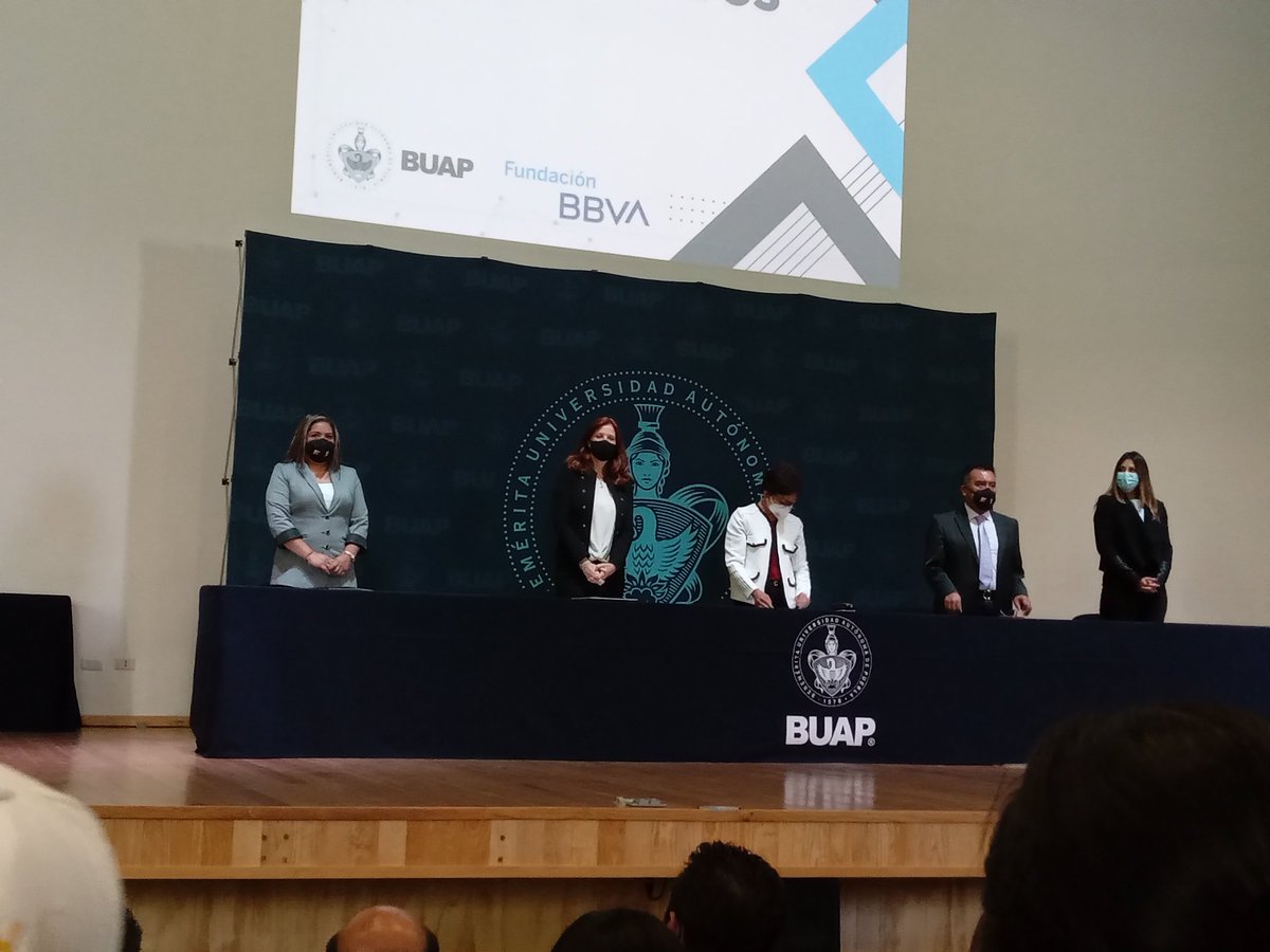 ReynaCBaez1's tweet photo. Bienvenida de becas del progama "Chavos que inspiran" de fundación BBVA en Ciudad universitaria de la #BUAPoficial, con la presencia de la rectora Lilia Cedillo así como autoridades de la Buap y la visita de la directora de BBVA Sofia Ize Lodlow https://t.co/72B2kE52Bf