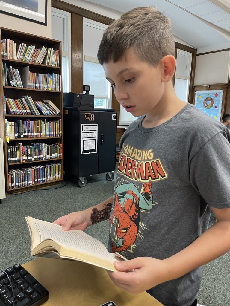 WHGWashington's tweet photo. Choosing library books during STELLAR is always a treat! @whufsdrams #RamCulture #ReadingRams https://t.co/L26Peodig3