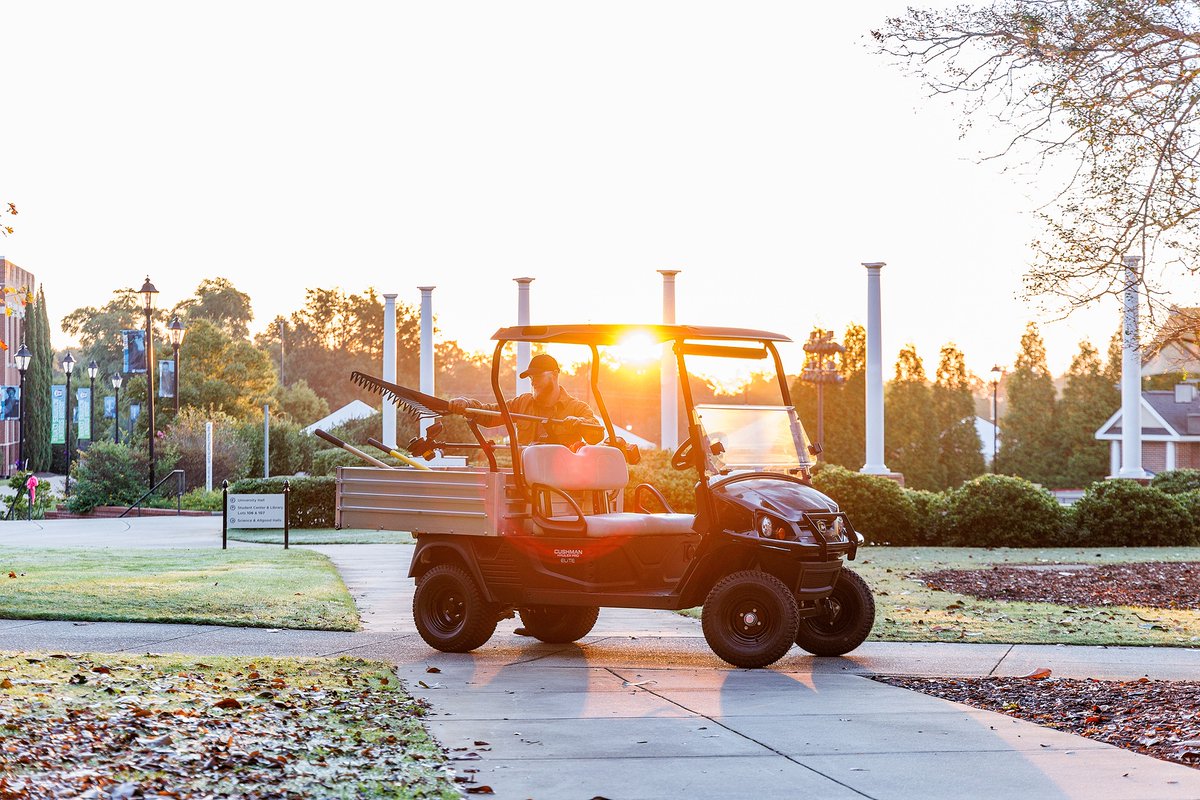 CushmanVehicles's tweet photo. The seasons may change, but the reliability and efficiency provided by the Hauler Pro ELiTE will always remain in style.

#Cushman #UtilityVehicle #HaulerProELiTE #NeverBeOutworked https://t.co/Bqmx9m4NCc