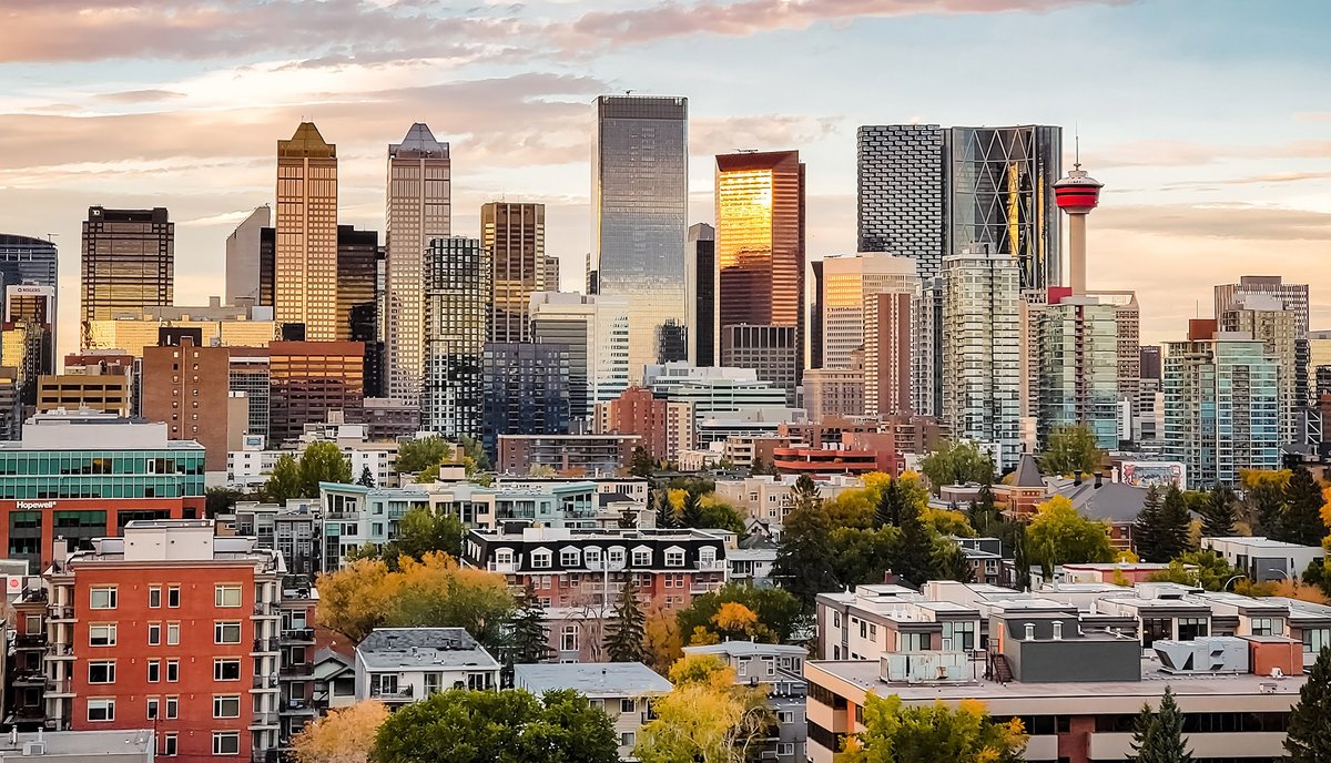 calgaryeconomic's tweet photo. Grab a coffee from your go-to local spot and dig into this snapshot of #Calgary's economic momentum in 2022. ☕️ Read how our innovative city is emerging as a top place to build a life, and a career.  ➤ https://t.co/0zYy98h7ER #NewEconomy #FutureProof https://t.co/SxbfH8qefS