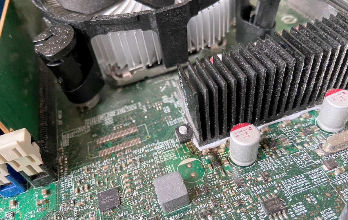 snugg_ie's tweet photo. Ah gosh, today I had my backup server's motherboard pop. One of the VRM's set on fire and released a lot of toxic magic smoke. Disappointing! ☠️🖥️🔥 https://t.co/RRs2W0KHAc