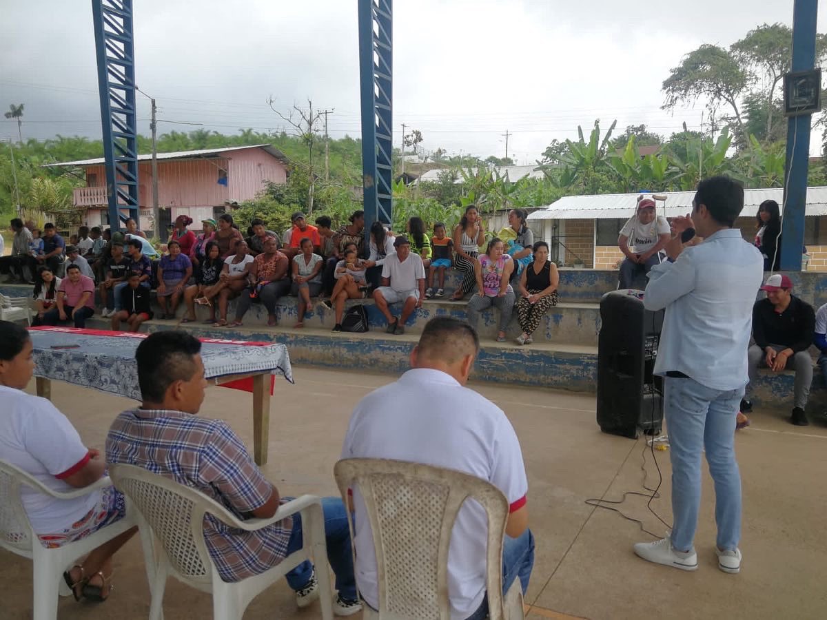 PSEcuatoriano's tweet photo. #PSEenTerritorio 🚩 | Nuestros candidatos a la prefectura y viceprefectura por #Pichincha, Elsa Guerra y Cesar Mantilla, recorrieron Pedro Vicente Maldonado 💁🏽‍♂️🙋🏼‍♀️💬

Durante su visita escucharon a sus pobladores para atender sus principales problemas 👂🏼

#PSEPichincha
#PSENacional https://t.co/FslfUodG1Z