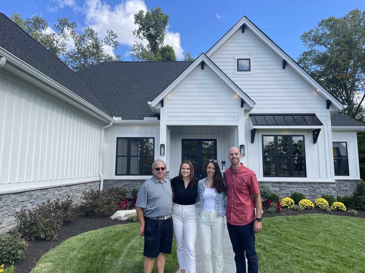 usdp's tweet photo. We had a great time visiting our wonderful client Megan from Justin Doyle Homes at Homearama this year! Their team did a beautiful job with their house.
#usdigitalpartners #usdp #justindoylehomes #jdh #homearma #digitaladvertising #webiste #design #StoryBrand #webdevelopemt https://t.co/iDh4H89jdP