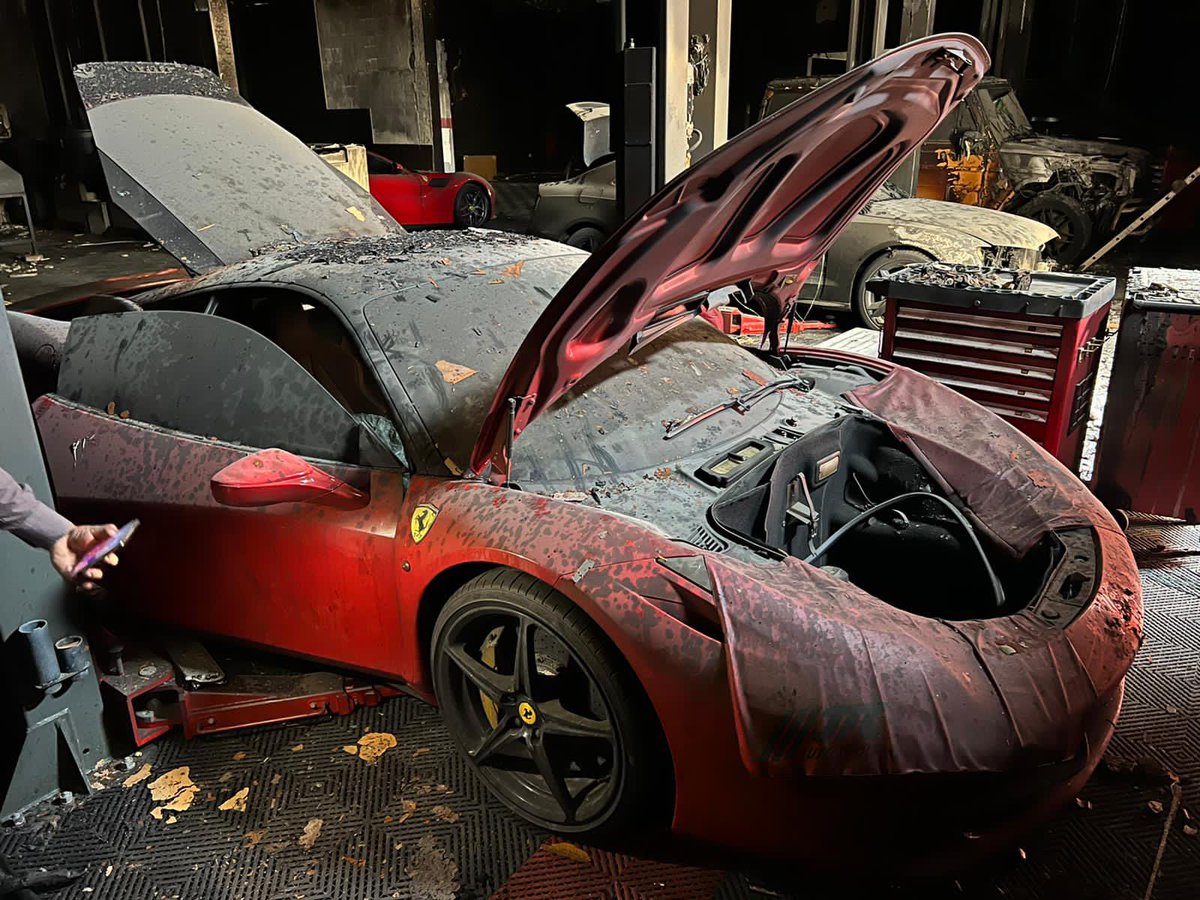 ManiThawani's tweet photo. Las piezas del Ferrari se quedaron  descentralizadas. #adopcionmasiva

Que sigan las buenas noticias :)  😂 https://t.co/5Ckbk3WCqv