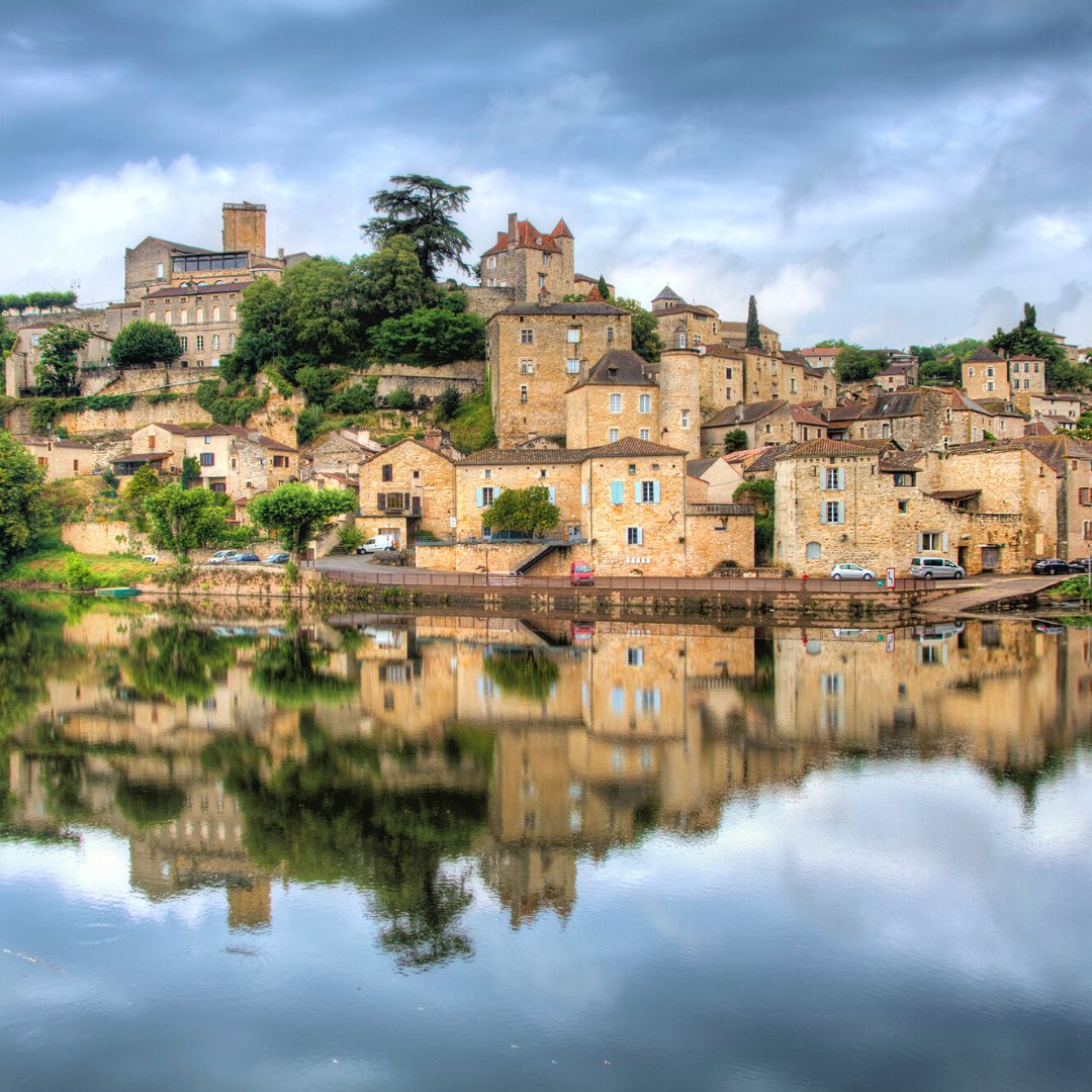 Ephatta_'s tweet photo. Une ville en miroir ! 😍

📍 Puy L'évêque https://t.co/gDzFeeaM5n
