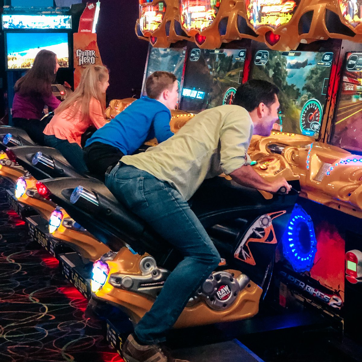 itzfamily's tweet photo. Race your way to iT'Z for some after school fun! Bowl a game for $1/person on Mondays between 5-9pm, hit the $2.99 unlimited non-prize video games all day Tuesday, play HALF-price games all day Wednesday and enjoy family dinner with Kids Eat Free on Thursday! #itzfun https://t.co/wgFVXcJjIr