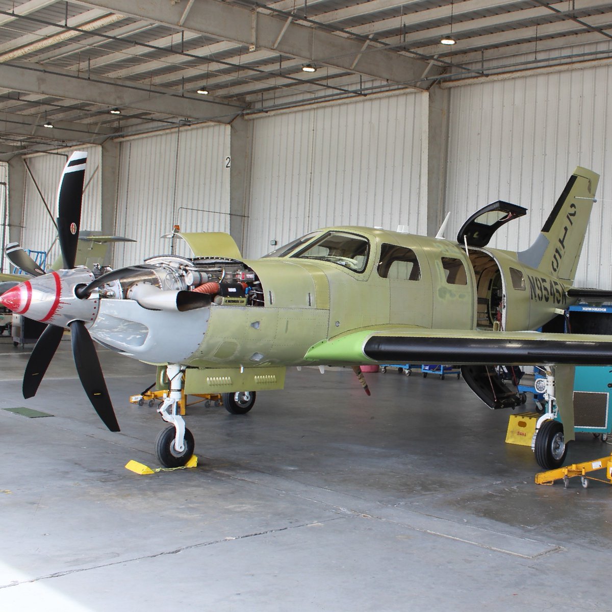 piperaircraft's tweet photo. Check out this amazing transformation from production line to finished airplane! M600/SLS serial number #215 has officially certified, carrying the 1000th Pratt & Whitney PT6A-42A engine. ✈️ #MClassMonday #FreedomOfFlight #PT6Nation #DependableEngines #Turboprop #M600 https://t.co/fPYLX8Qiql