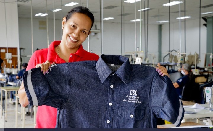 Yelitza_G24's tweet photo. #Enterate Planta #Invetex ubicada en el estado Cojedes, como parte del encadenamiento productivo, ha confeccionado en lo que va de año 6 mil 720 uniformes para instituciones del Estado.
#ProducirEsVencer
#LaPazNosUne
@corpindustrias
@MichelleDVzla https://t.co/SbNPsD5wIT