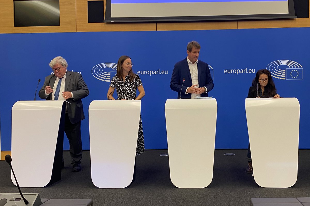 yjadot's tweet photo. Avec @DilnurReyhan présidente de @UyghurInstitute pour présenter avec mes collègues écologistes @saskiabricmont et @bueti la position constante des écologistes pour sanctionner la Chine et interdire l’importation en Europe de produits issus du travail esclavagiste des #Ouighours https://t.co/zaphgEX8Dp