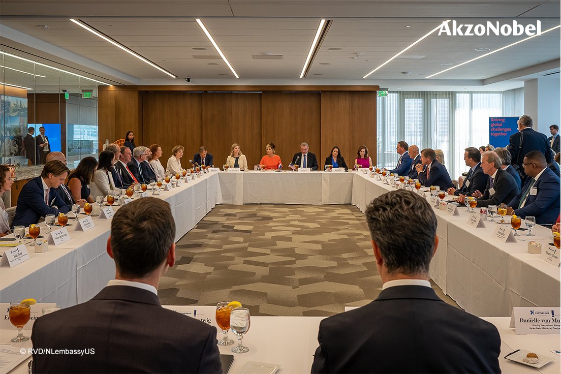 AkzoNobelUS's tweet photo. Very proud of the growing Texas-Netherlands relationship. Last week, Queen Máxima of the Netherlands visited Houston to meet companies from both places. We shared how our coatings can help industry with the energy transition and welcomed future collaboration. #AkzoNobel #NLUSA https://t.co/AuU3qkyYba