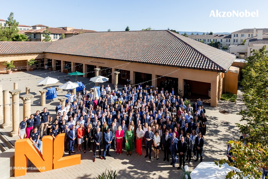 AkzoNobelUS's tweet photo. Very proud of the growing Texas-Netherlands relationship. Last week, Queen Máxima of the Netherlands visited Houston to meet companies from both places. We shared how our coatings can help industry with the energy transition and welcomed future collaboration. #AkzoNobel #NLUSA https://t.co/AuU3qkyYba