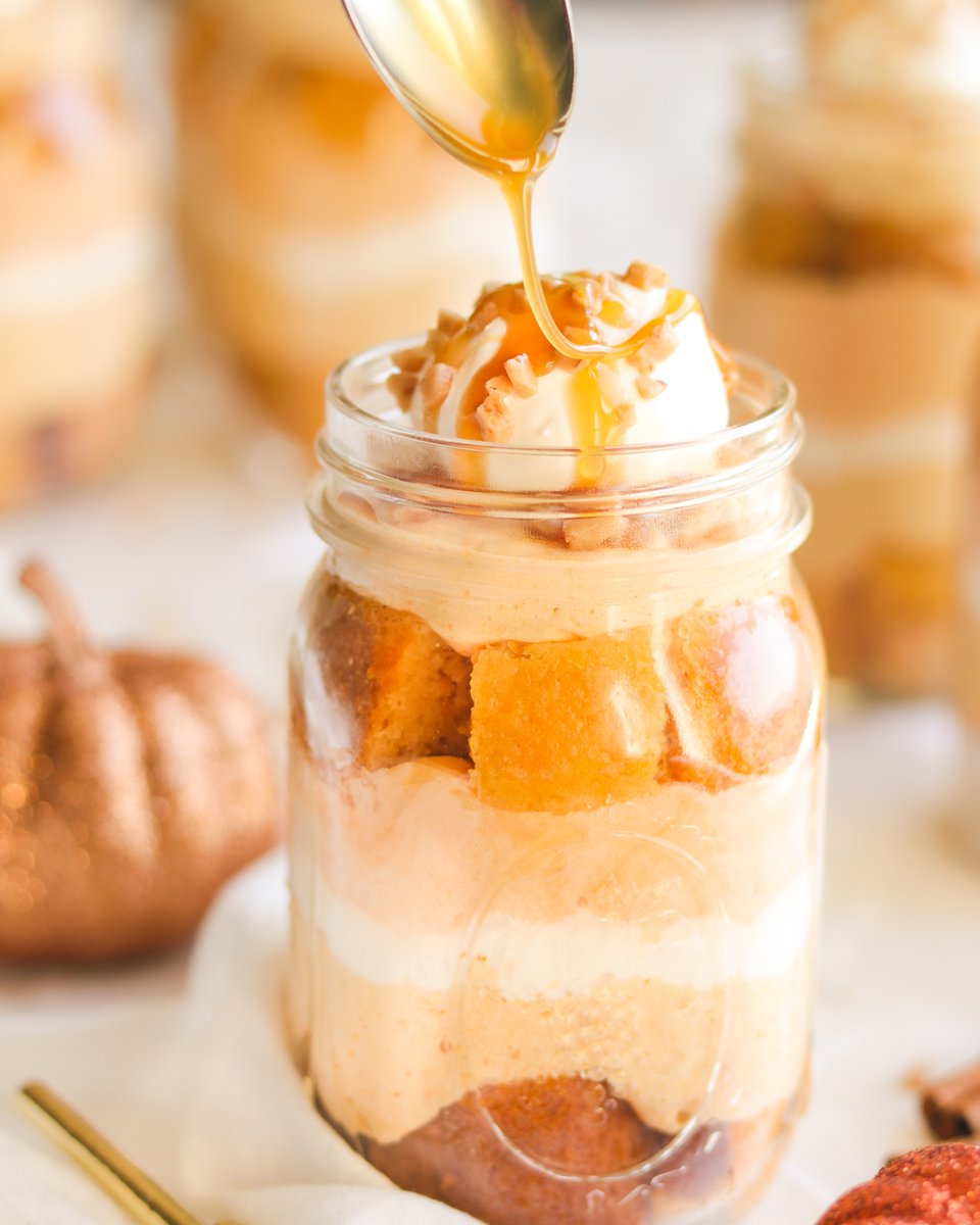 baJillianRecipe's tweet photo. PUMPKIN BUTTERSCOTCH MINI TRIFLES - Pillowy cubes of delicious butterscotch cake, fluffy pumpkin mousse, and creamy butterscotch filling all layered together in one cute mini trifle! #PumpkinSeasonIsHere #MiniTrifles #ILoveFall #BasicAF RECIPE: https://t.co/4OCk60Yrpb https://t.co/5AZrD7OGro
