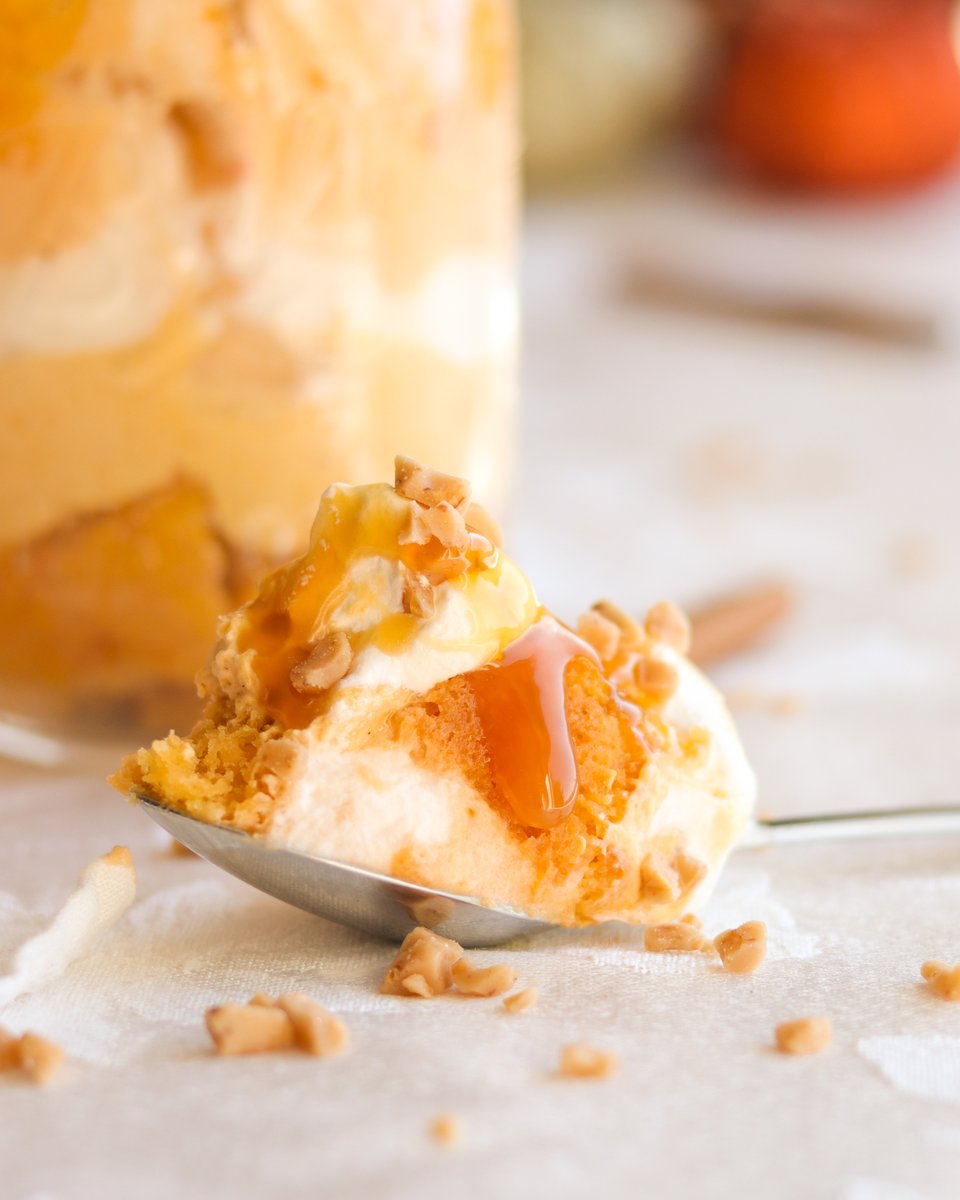 baJillianRecipe's tweet photo. PUMPKIN BUTTERSCOTCH MINI TRIFLES - Pillowy cubes of delicious butterscotch cake, fluffy pumpkin mousse, and creamy butterscotch filling all layered together in one cute mini trifle! #PumpkinSeasonIsHere #MiniTrifles #ILoveFall #BasicAF RECIPE: https://t.co/4OCk60Yrpb https://t.co/5AZrD7OGro