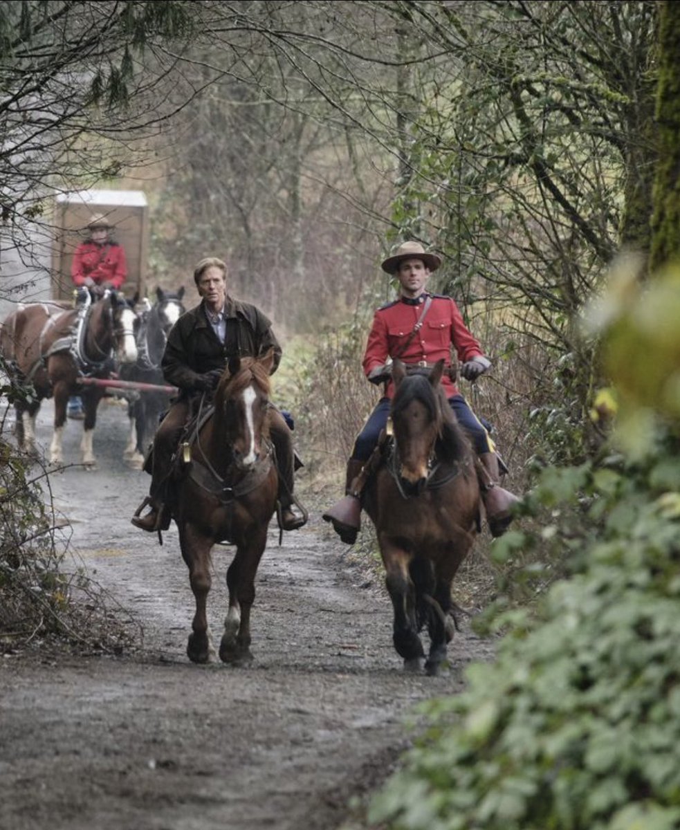 psprague83's tweet photo. Nathan and Bill are always here and there with the Mounties. Travelling is just part of the job. By🐴 not car 😉Happy #MountieMonday everyone ❤️@kevin_mcGarry @JackWagnerhpk #TeamGravery #MountieMonday
#Hearties https://t.co/ydFOYykN80