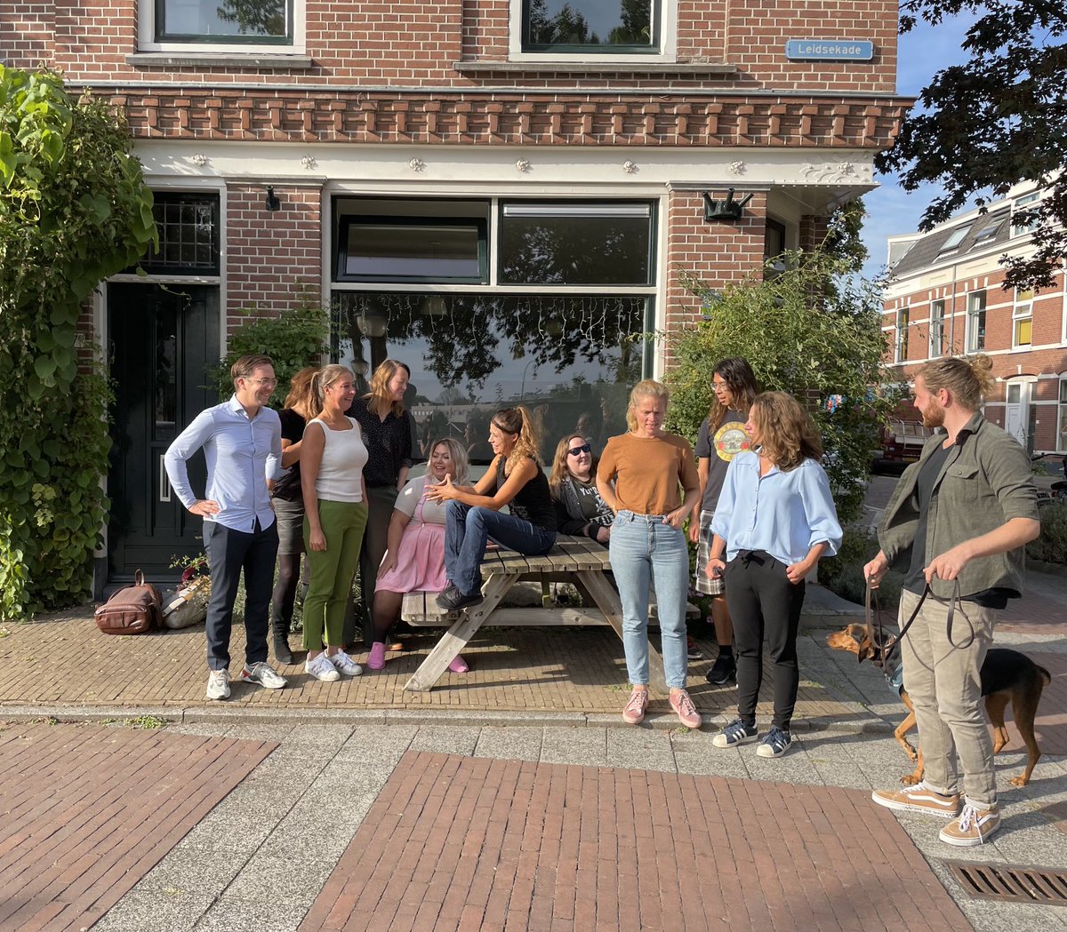 Lisawesterveld's tweet photo. Dakloosheid, schulden, mentale problemen. Het zal je maar overkomen.

Mooi hoe ⁦@U2BHeard⁩ deze jongeren ondersteunt én hen een stem geeft. 

Dank voor ons fijne gesprek vanmiddag! Wij gaan door, want niemand hoort dakloos te zijn! 🔥✊🏼 https://t.co/rdTTnKh455