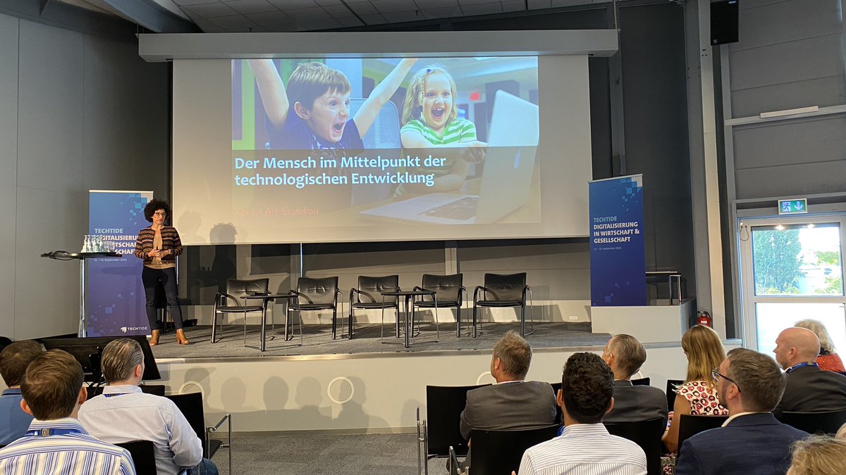 TECHTIDE_NI: Los geht’s mit unserer Keynote Speakerin <a href="/KenzaAbbou/">Kenza Ait Si abbou</a>! 👏🎤

„Künstliche Intelligenz ist ein Werkzeug, das wir lernen müssen, richtig anzuwenden.“