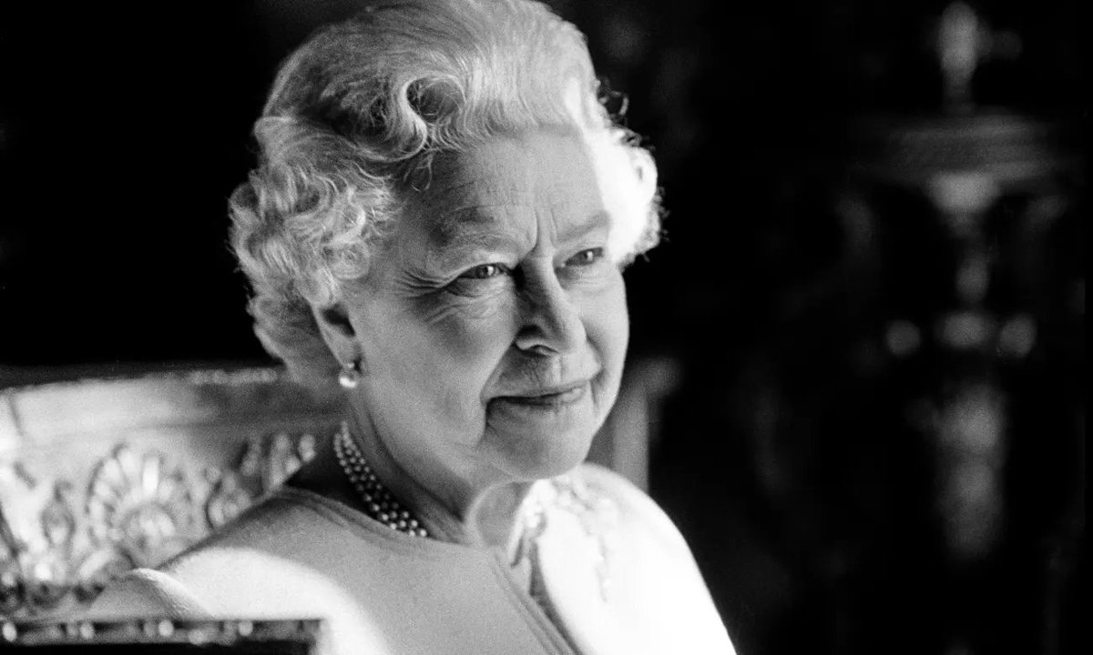 mixbrow's tweet photo. On behalf of our staff, I would like to express our sincere condolences on the death of Her Majesty The Queen.  She symbolised the best of the UK.  She gave her life to her role as our Queen for over 70 years and owes the people nothing more.

𝑫𝒂𝒓𝒓𝒆𝒏 𝑾𝒆𝒃𝒃, 𝑴𝑫 https://t.co/sTW63T7IDO