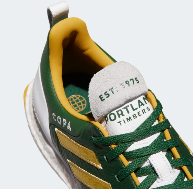 pustulkaa's tweet photo. Major League Soccer i Adidas stworzyły specjalną kolekcję Ultraboost X COPA 👟 Personalizacja całkiem zacna 😍
Jak Wam się podoba? Tutaj Portland Timbers i ważne detale, np. gwiazda za mistrzostwo czy naszywka PTFC przy sznurówkach, o nazwie na języku nie mówię. #MLSp #RCTID https://t.co/oRnRTew6FQ