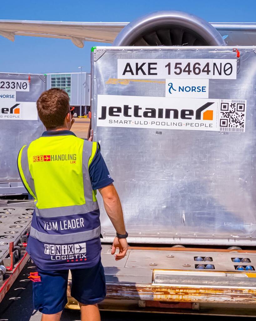 LGrima's tweet photo. Loading Norse AKE's 
📷 @ramper_ryan 
⚪️
⚪️
🔵
@flynorse @gatwickairport #LGW #GatwickAirport #Gatwick #RampLife #AirportLife #AVGeek #Aviation #AviationDaily #InstaPlane #InstaAviation #MegaPlane #OwnTheSkies #PlanePics #Airside #TeamGatwick #HumansOf… https://t.co/rQGv6BWKmp https://t.co/Ir7vdaqZP5