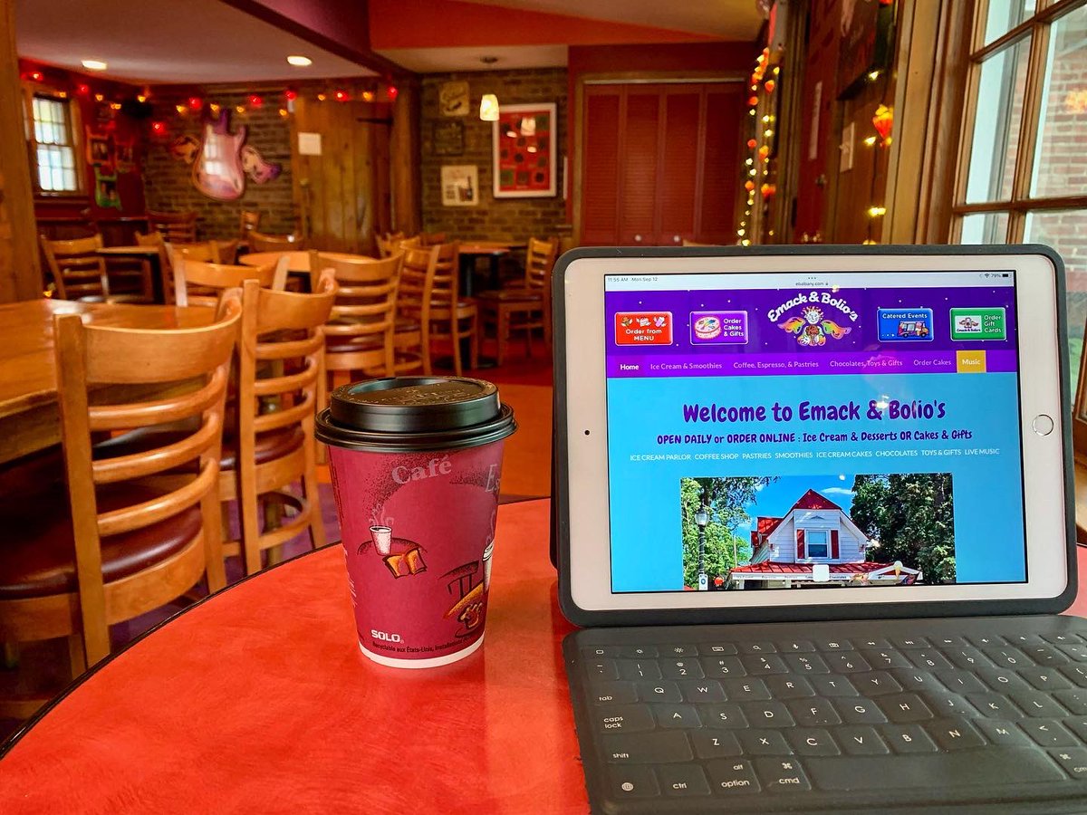 EmacksAlbany's tweet photo. Hey students! Already sick of studying at the library? 💻Switch up the scenery &amp; come on over to #emacksalbany ! We have free Wi-Fi for customers and all the coffee &amp; sugar you’d need to help stay up to finish that paper - Plus, we’re open late too (10pm every day!) ✨📚 https://t.co/1k4VQlvzA0