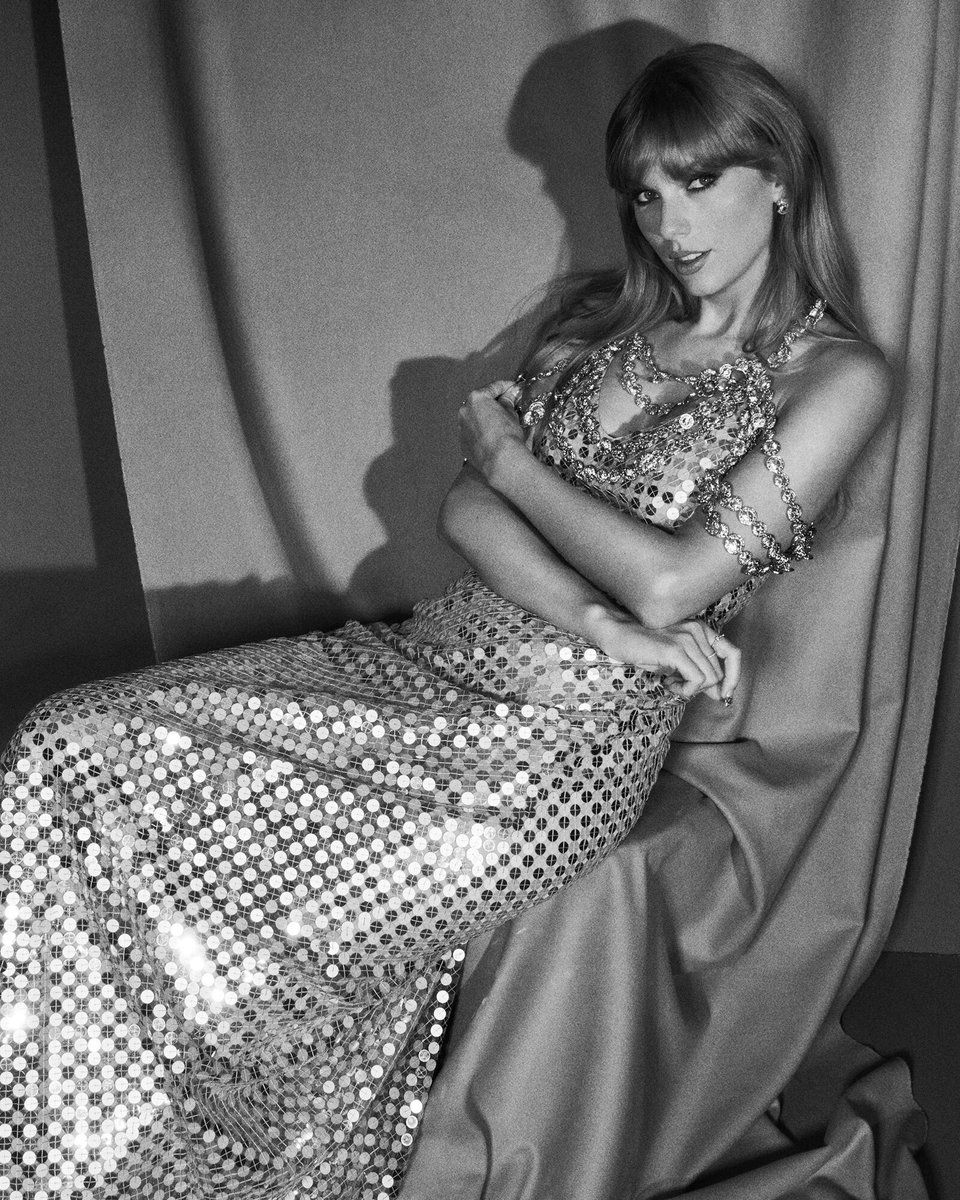 Louis Vuitton on Twitter: "#TaylorSwift wearing #LouisVuitton to the  premiere of “All Too Well” at the 47th International Toronto Film Festival.  The actress and singer wore a custom sequin gown by @TWNGhesquiere