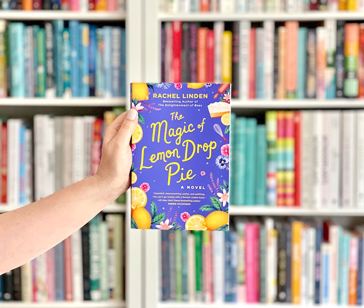 trysmallthings's tweet photo. Squeezing the last out of summer with August's @SweetReadsBox featuring The Magic of Lemon Drop Pie 🍋 https://t.co/QQINoSL8lI #gifted #sweetreadsbox https://t.co/Fpd9HgA1Zn