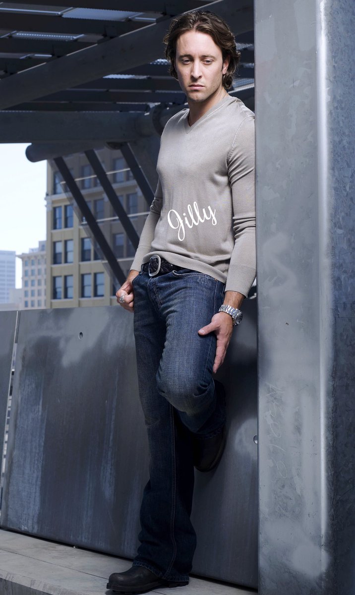 vanduynje's tweet photo. Unreleased promo photo for Moonlight 
#AlexOLoughlin https://t.co/gDiTbu4ABD